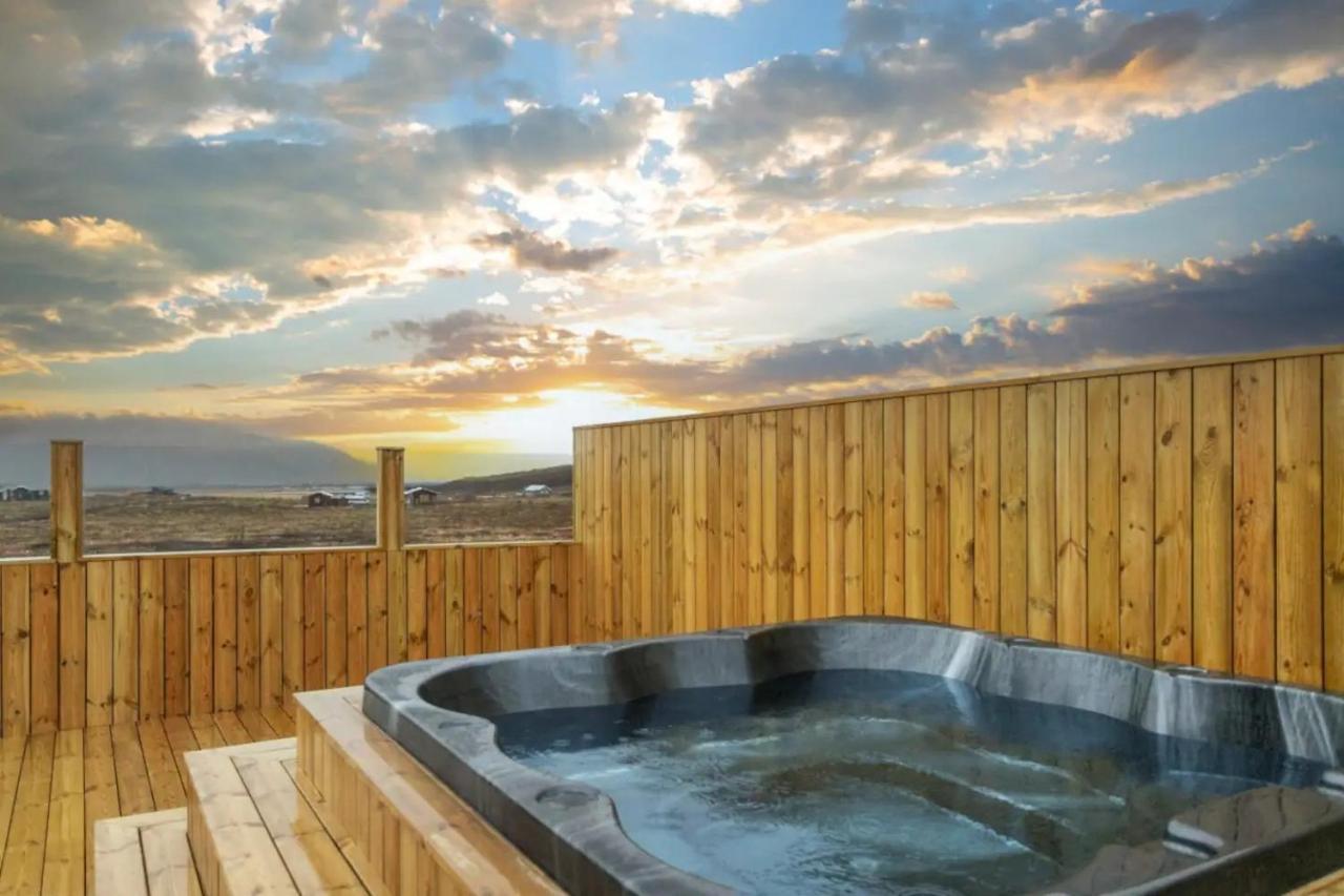 Luxury Log Home With A Hot Tub Selfoss Esterno foto