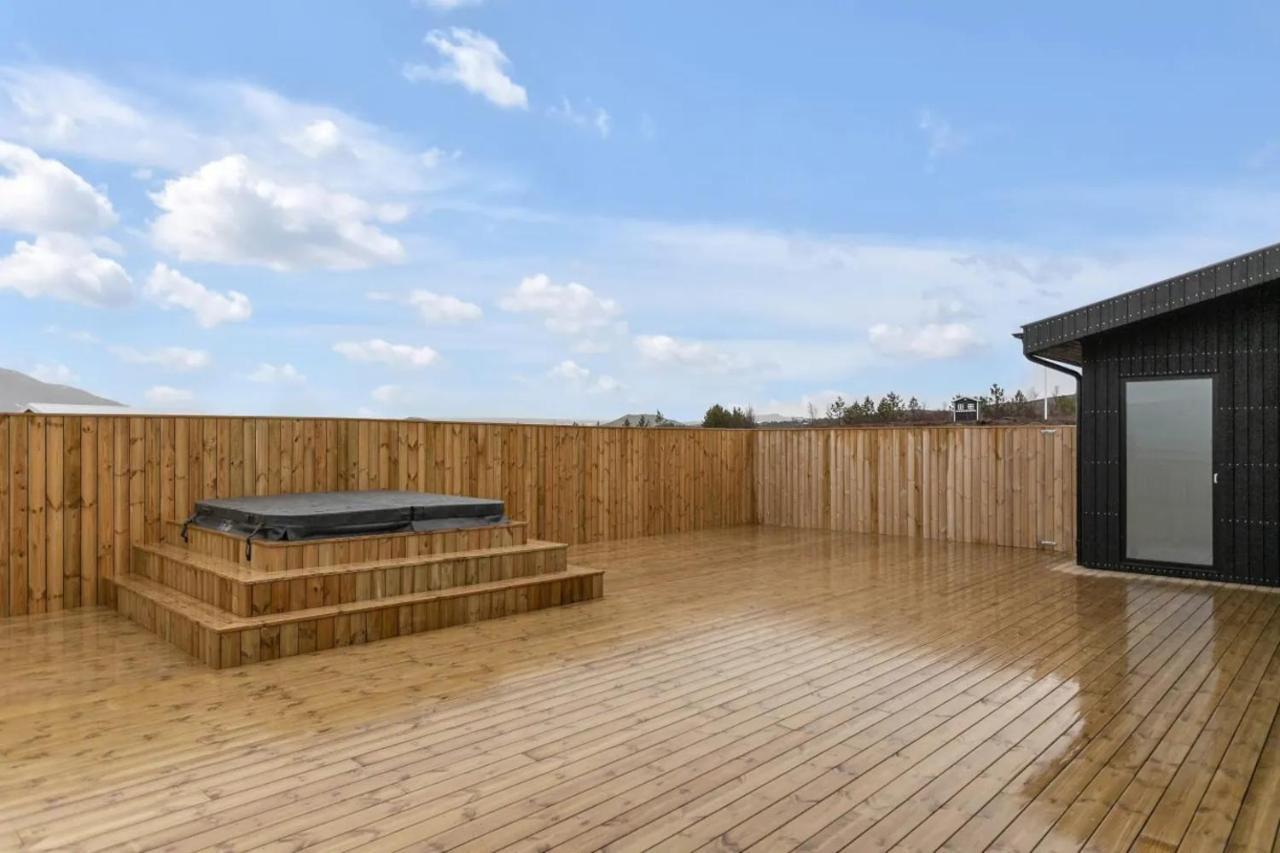 Luxury Log Home With A Hot Tub Selfoss Esterno foto